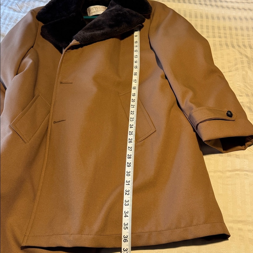 Fantastic vintage men’s light weight wool trench with faux fur - Picture 11 of 13